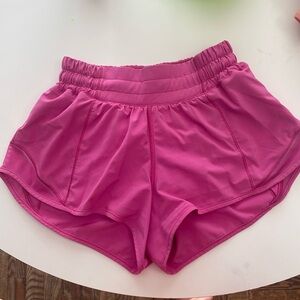 LULULEMON size 0, low rise 2.5 sonic pink hotty hots